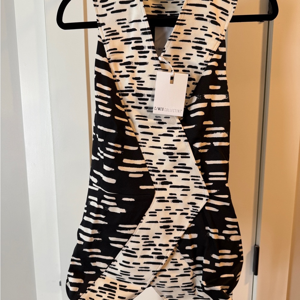 C/MEO Collective Monochrome Abstract Top